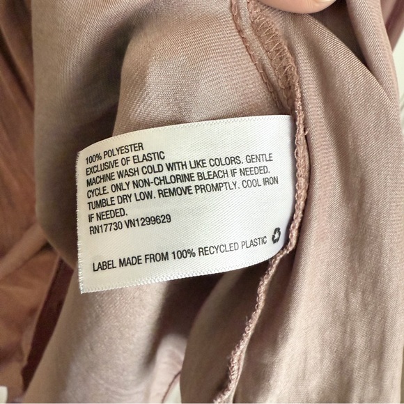 Knox Rose Mauve Smocked V-Neck Longsleeve Blouse - Picture 5 of 6